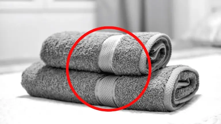 Proč mají ručníky tyto 3 pruhy (Důvod vás v únoru 2026 překvapí)