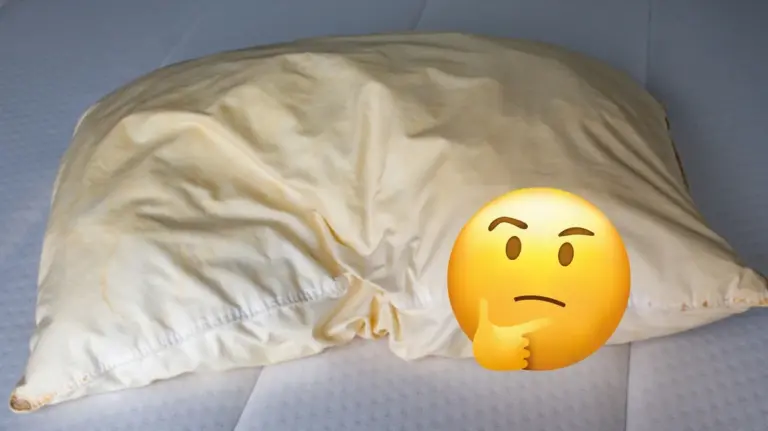 Proč se na polštáři tvoří žluté mapy a kdy už praní nestačí
