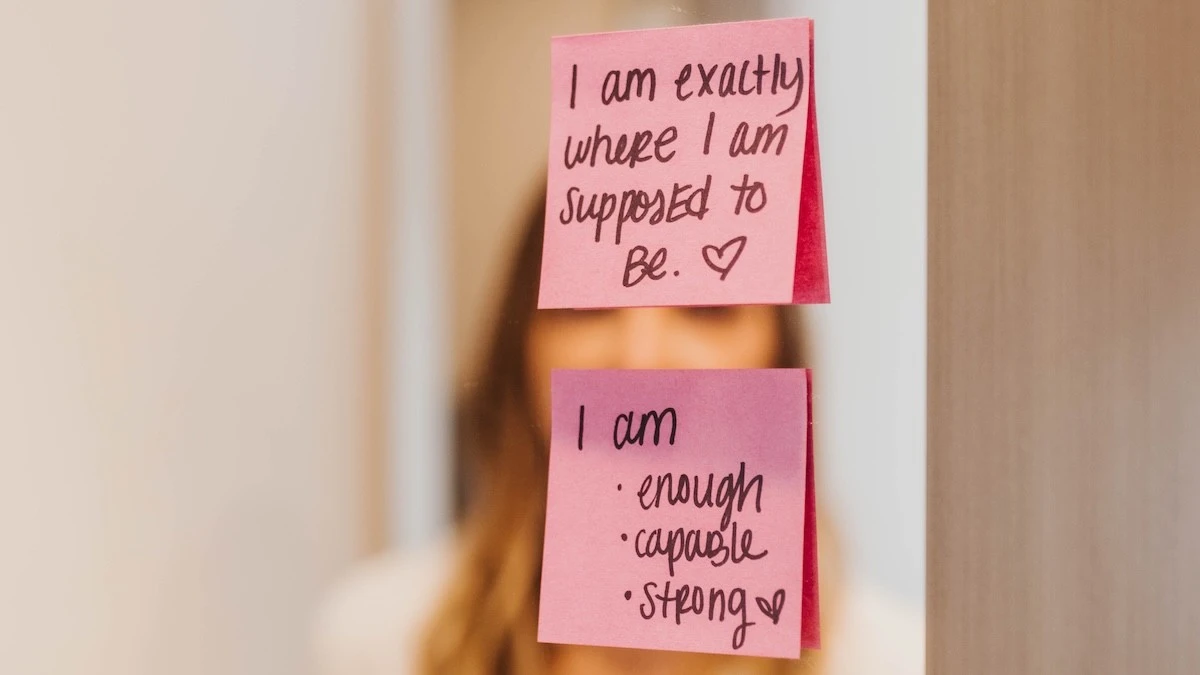 Proč se po pozitivních afirmacích cítíme hůř a co říká věda