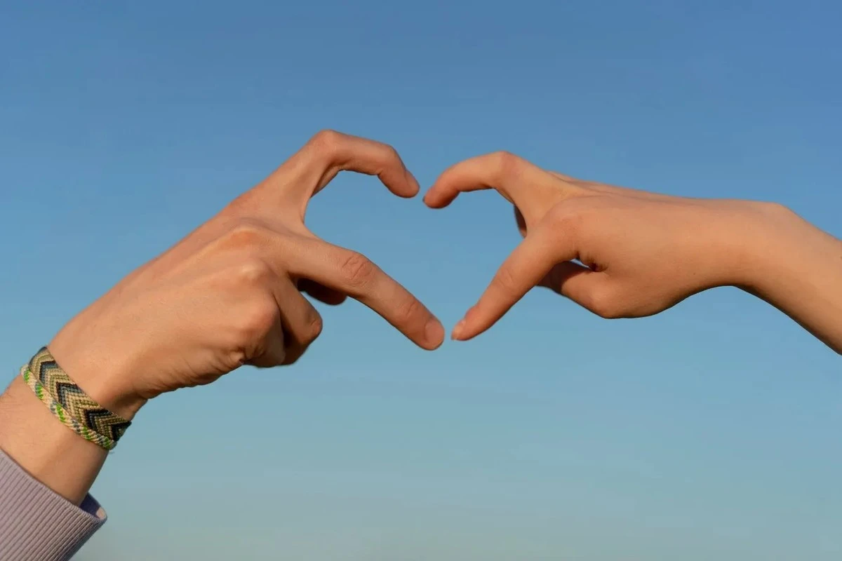 Proč se v březnu lámou vztahy: Čeká nás vlna nečekaných přiznání