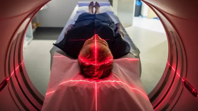 Proč se v mozku nespustí Alzheimer: Rozhoduje jedna fáze spánku