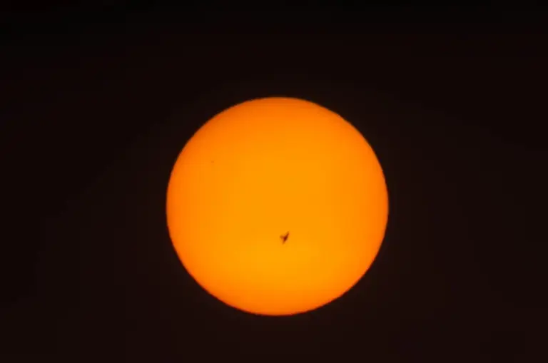 Proč se ze Slunce náhle vytratily všechny skvrny a co to znamená pro nás v Česku