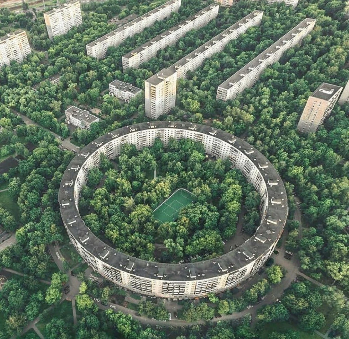 Proč sovětští inženýři postavili kruhové paneláky a proč v nich nikdo nechtěl bydlet - image 1