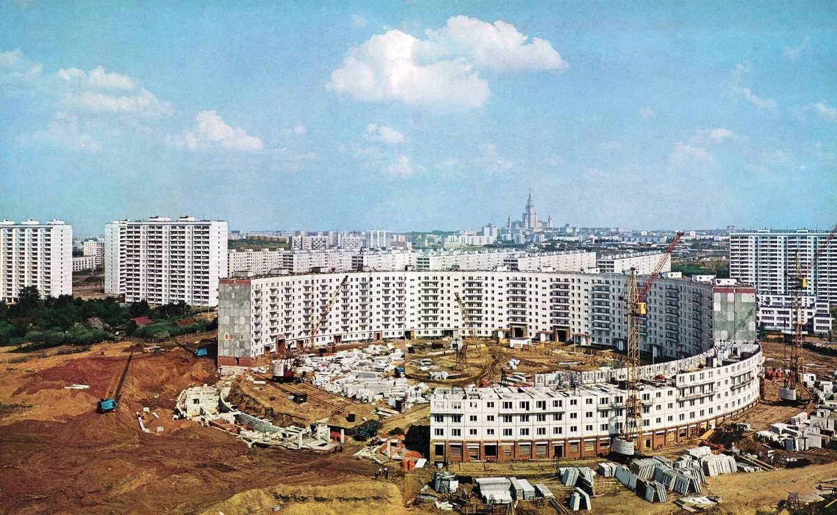 Proč sovětští inženýři postavili kruhové paneláky a proč v nich nikdo nechtěl bydlet