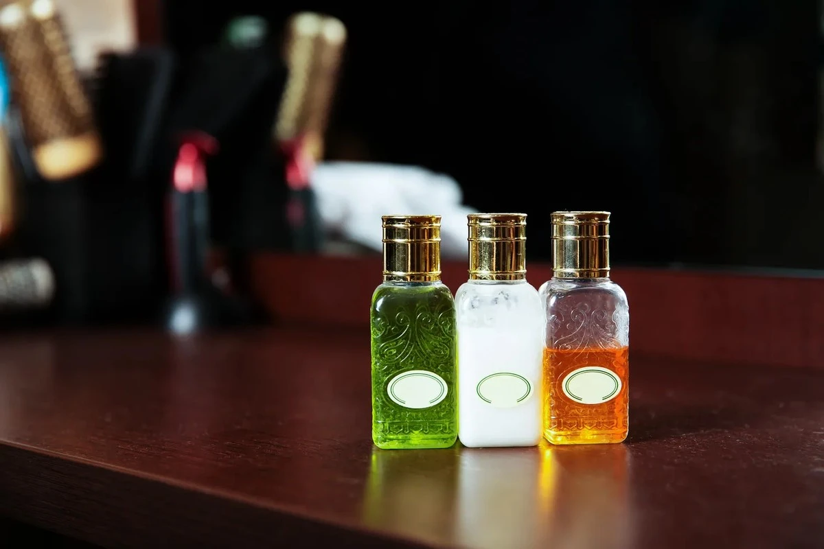 Proč z hotelových pokojů brzy zmizí malé lahvičky se šamponem