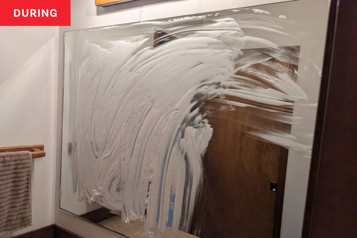 Proč zkušení lidé nanášejí pěnu na holení na koupelnové zrcadlo - image 1