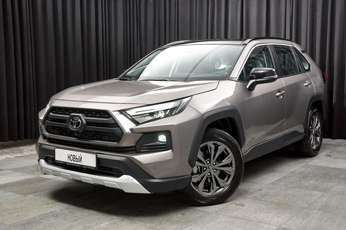 Toyota RAV4 v roce 2026: Proč Češi čekají v pořadnících měsíce? - image 1