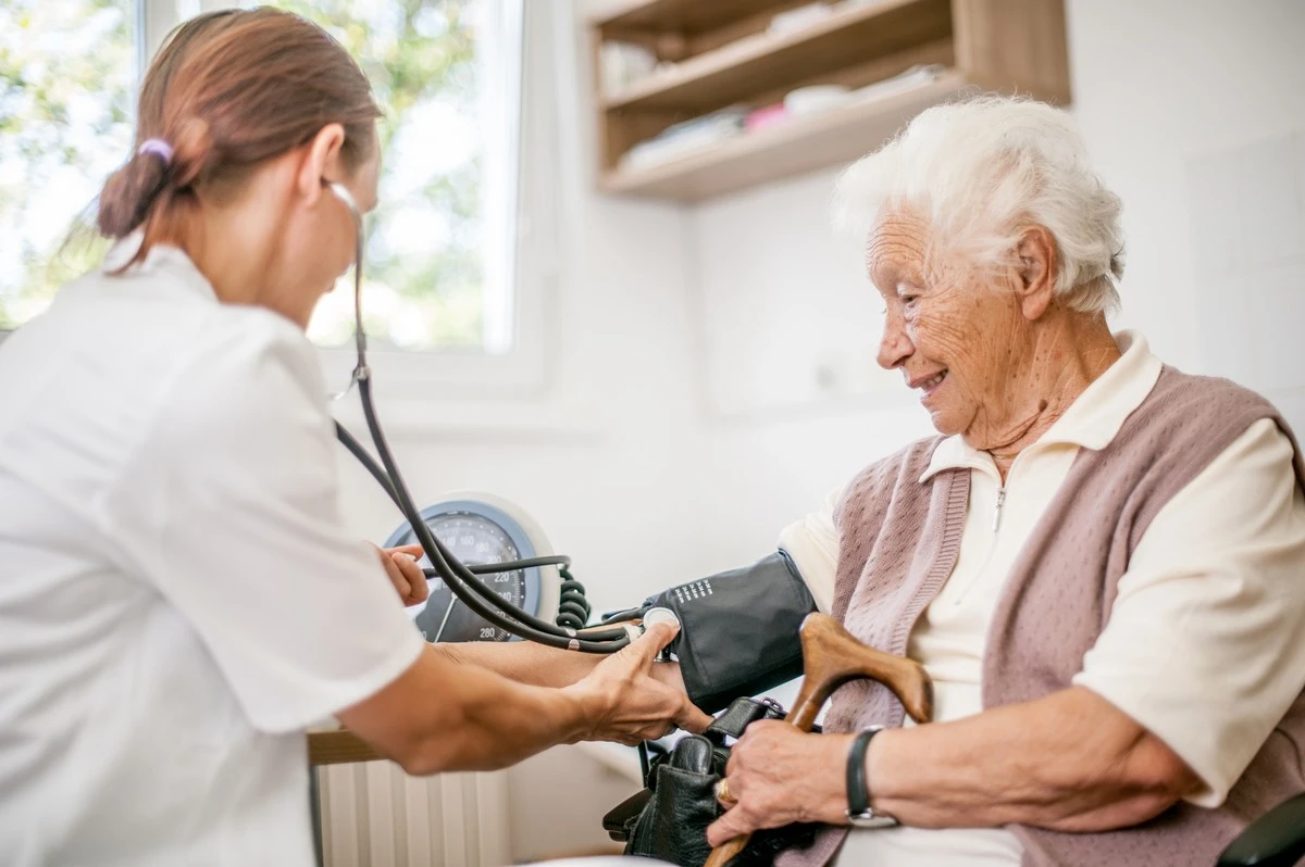 Proč mají stoletý lidé krev jako třicátníci: vědci našli 37 proteinů mládí - image 1