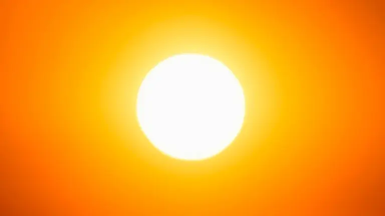 Proč meteorologové mluví o neviditelné pokličce, která teď láme teplotní rekordy