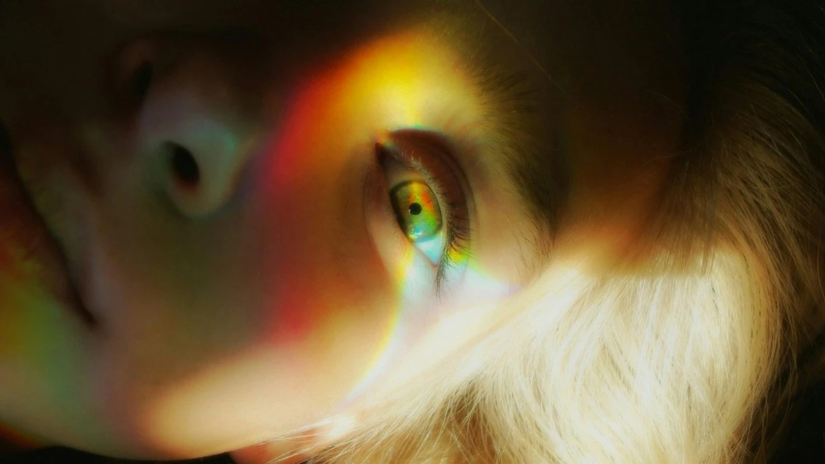 Proč mozek na psychedelikách vidí vzpomínky místo reality: Vědci odhalili mechanismus "bdělého snění"