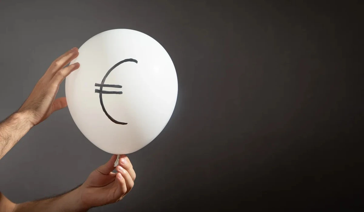 Proč placení minimálních splátek nikam nevede a jak se v Česku zbavit dluhů o polovinu rychleji