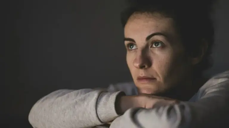 Proč se váš mozek po probdělé noci začne čistit za bílého dne