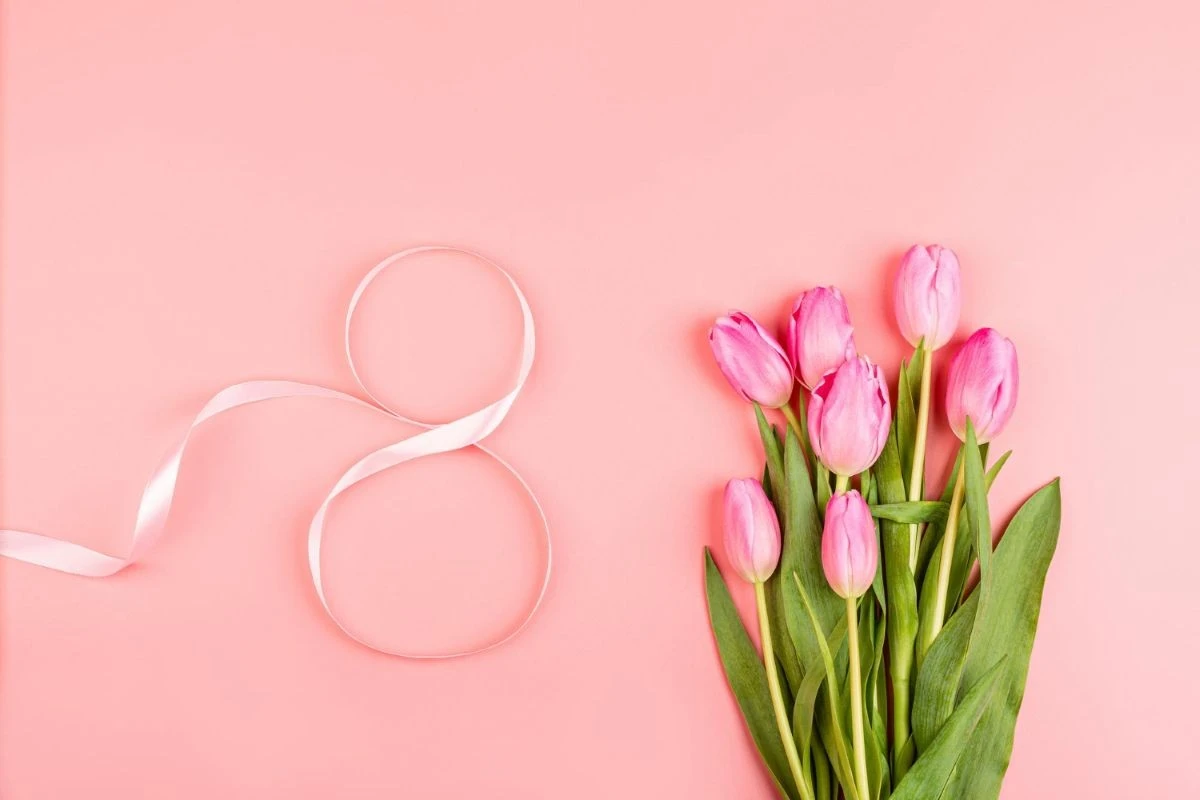 Proč se v Litvě o 8. březnu stále debatuje: Tulipán jako maska pro zapomenutou historii