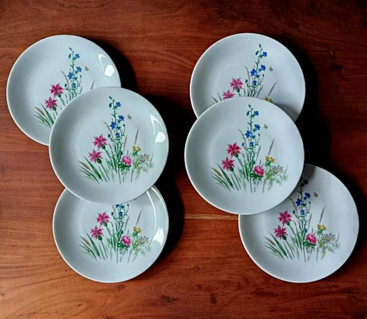 Proč se v Tchibu vyprodávají tyto květinové talíře s nádechem seriálu Bridgerton - image 1
