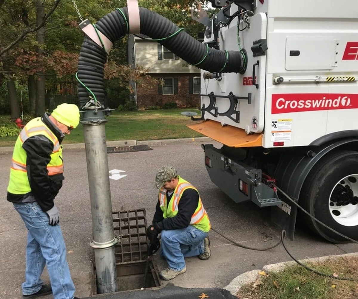 Proč se v ulicích po zimě nesnesitelně práší a co mění nové vysavače - image 1