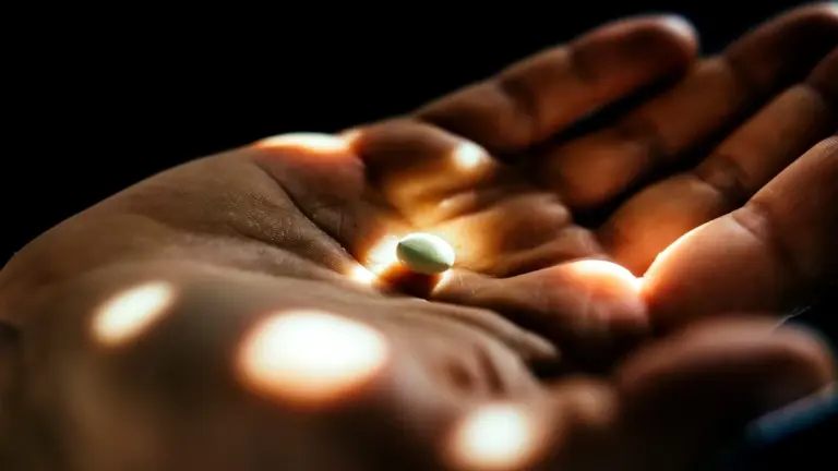 Proč sklenice pomerančového džusu funguje lépe než drahé pilulky z lékárny