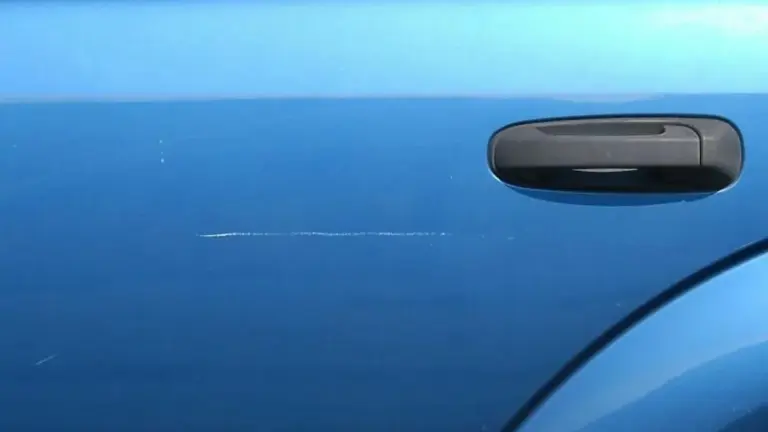 Proč stojí oprava malého škrábance na elektromobilu tisíce eur