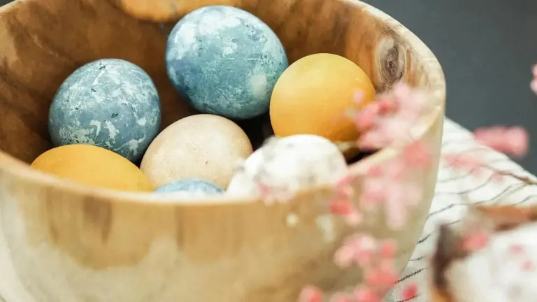 Proč zkušení dekoratéři nanášejí na velikonoční vajíčka pěnu na holení