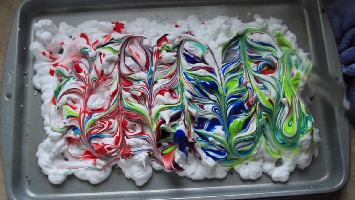 Proč zkušení dekoratéři nanášejí na velikonoční vajíčka pěnu na holení - image 1