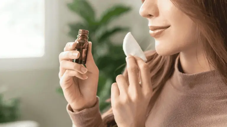 Proč zkušení hostitelé dávají na dno odpadkového koše obyčejný vatový tampon