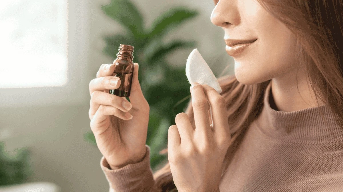 Proč zkušení hostitelé dávají na dno odpadkového koše obyčejný vatový tampon