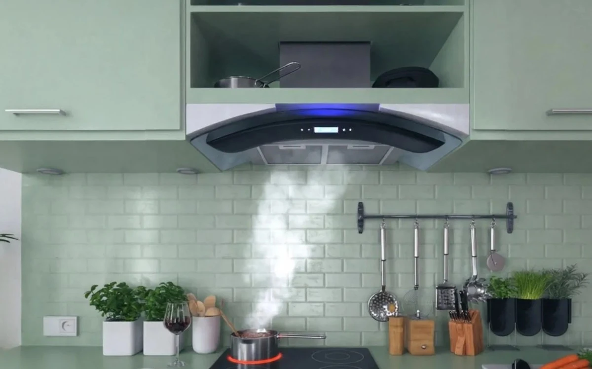 Proč zkušení hostitelé sypou na filtr digestoře jedlou sodu