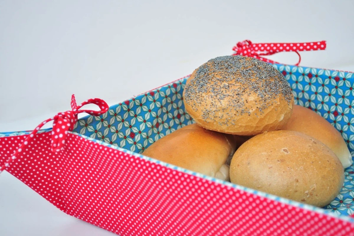 Proč zkušení hostitelé letos dávají na stůl skládací látkový košík - image 1