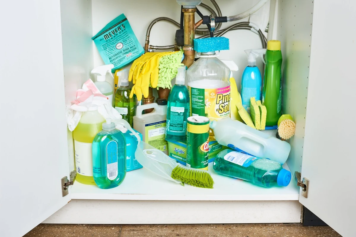 Proč zkušení hostitelé schovávají čisticí prostředky do tohoto boxu z Tchiba - image 1