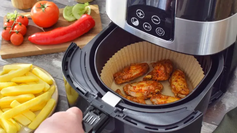 Proč zkušení kuchaři nedávají pečicí papír do horkovzdušné fritézy