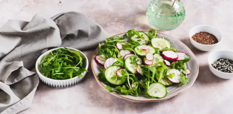 Proč zkušení kuchaři krájí ředkvičky na průsvitné plátky