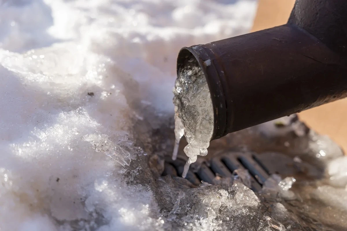 Proč zkušení meteorologové sledují anticyklon Konrad: Sníh zmizí během pár dnů