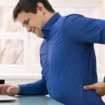 Proč ani hodina v posilovně nevymaže škody z osmi hodin u stolu