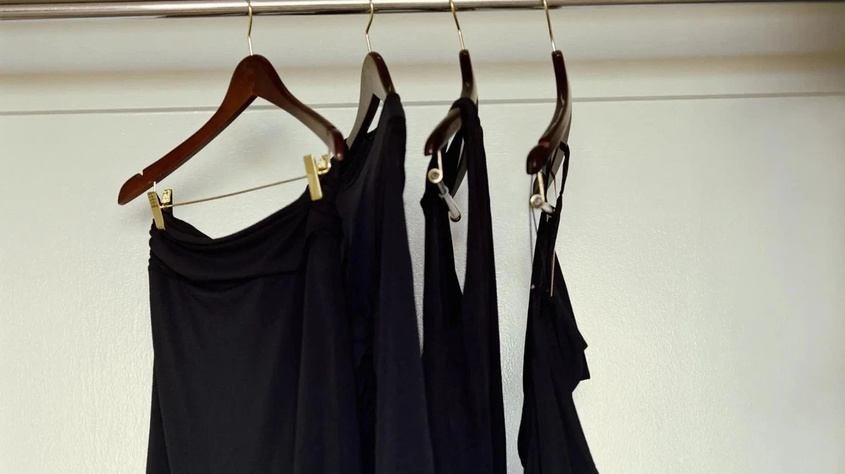 Proč černé oblečení ztrácí barvu: Chyba při sušení, kterou děláme všichni