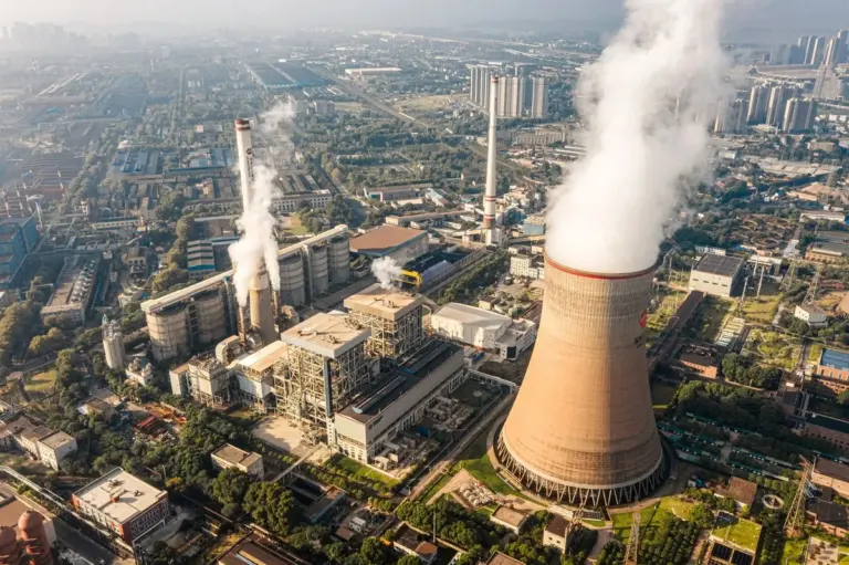 Proč evropské země po letech strachu znovu vytahují plány na jaderné reaktory