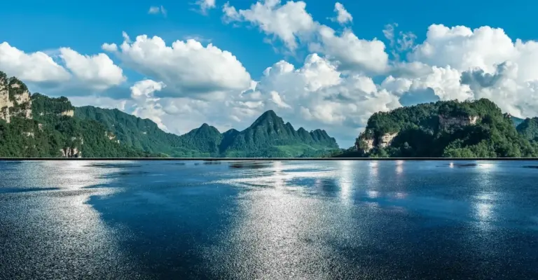 Proč letos zaplatíte za kávu víc: El Niño mění letní počasí i české peněženky