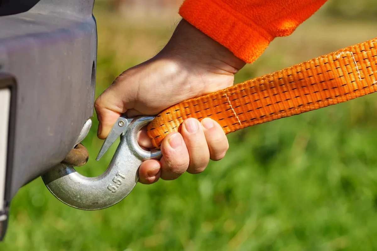 Proč poloha N u automatu nestačí: Jedna chyba při odtahu může stát desítky tisíc
