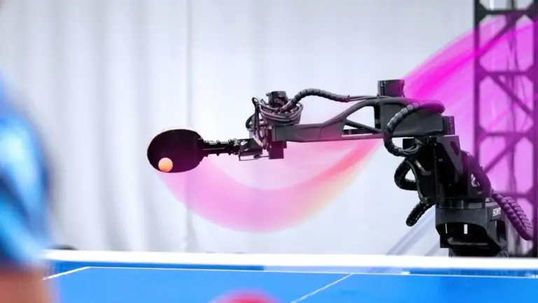 Proč se i nejlepší hráči ping-pongu začínají bát tohoto robotického ramene