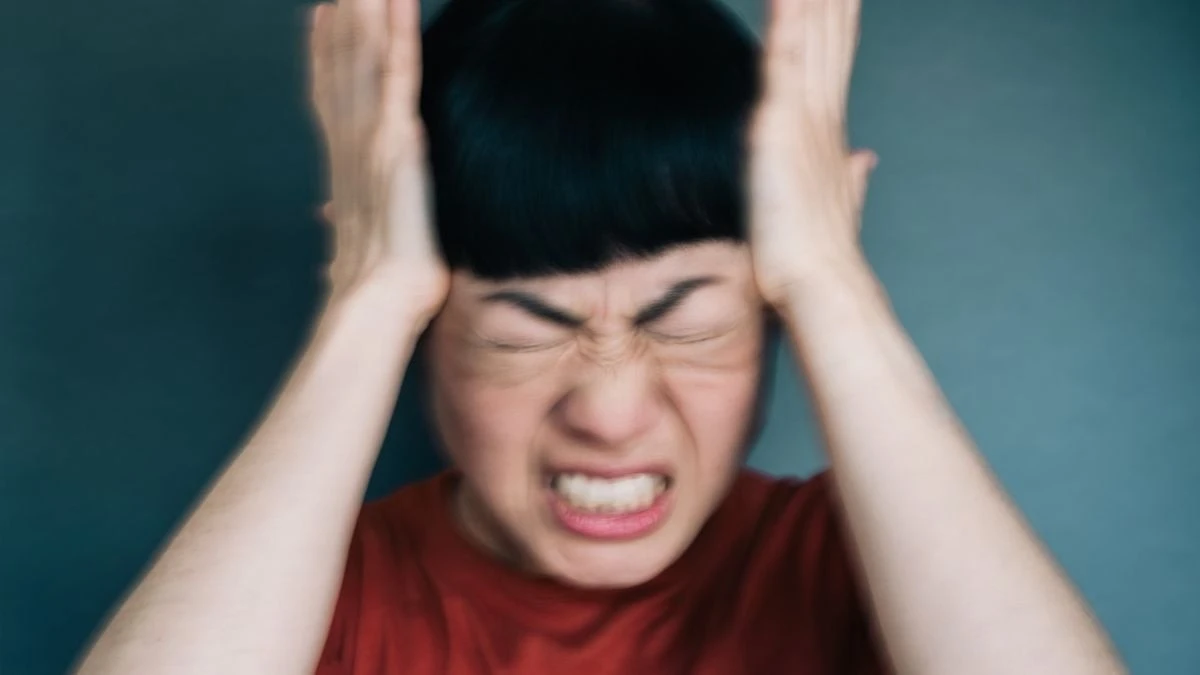 Proč se lidé v noci probouzejí s pocitem, že jim v hlavě vybuchl granát