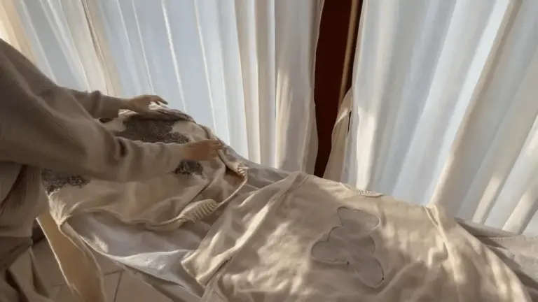 Proč se svetry v pračce srazí: 3 chyby při praní vlny