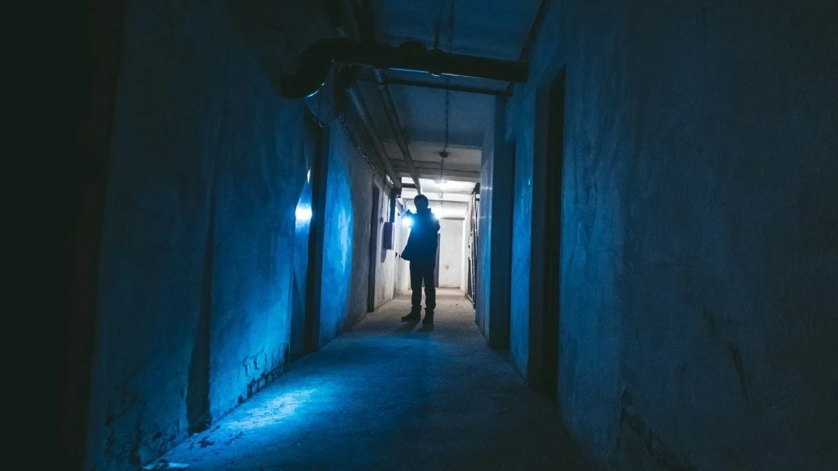 Proč se v některých budovách cítíme nesví: Vědci obvinili vibrace starého potrubí