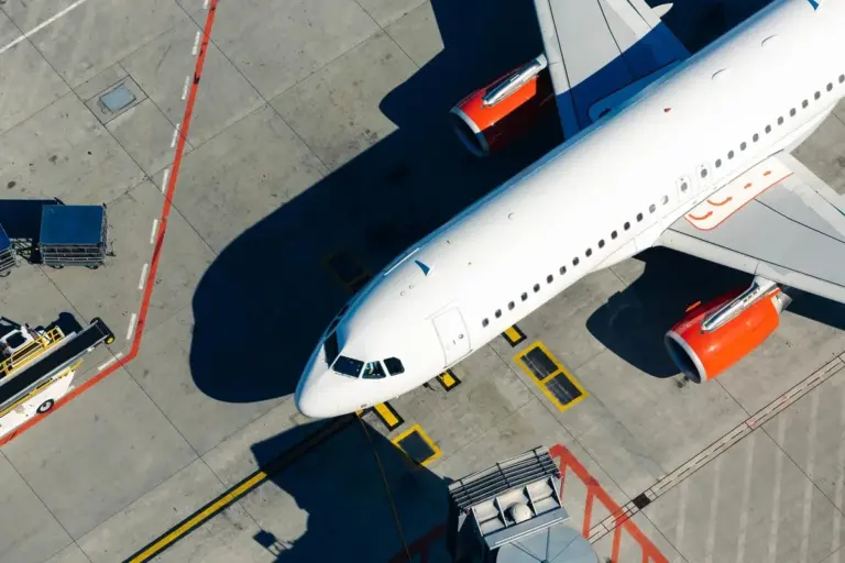 Proč se v roce 2026 vyplatí nechat si na letišti delší čas na přestup