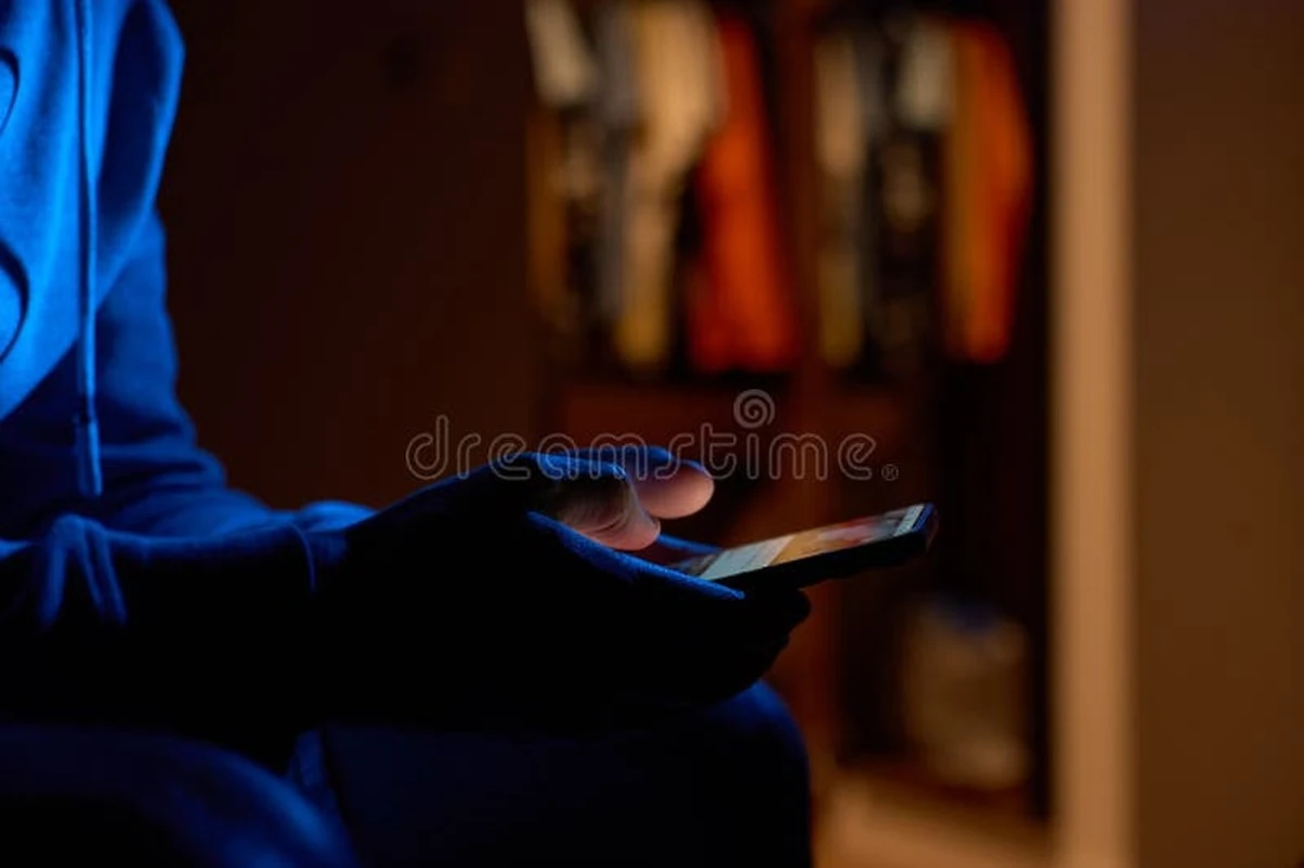 Proč vám bývalý partner napíše přesně ve chvíli, kdy na něj myslíte: Nejde o osud, ale o algoritmus - image 1