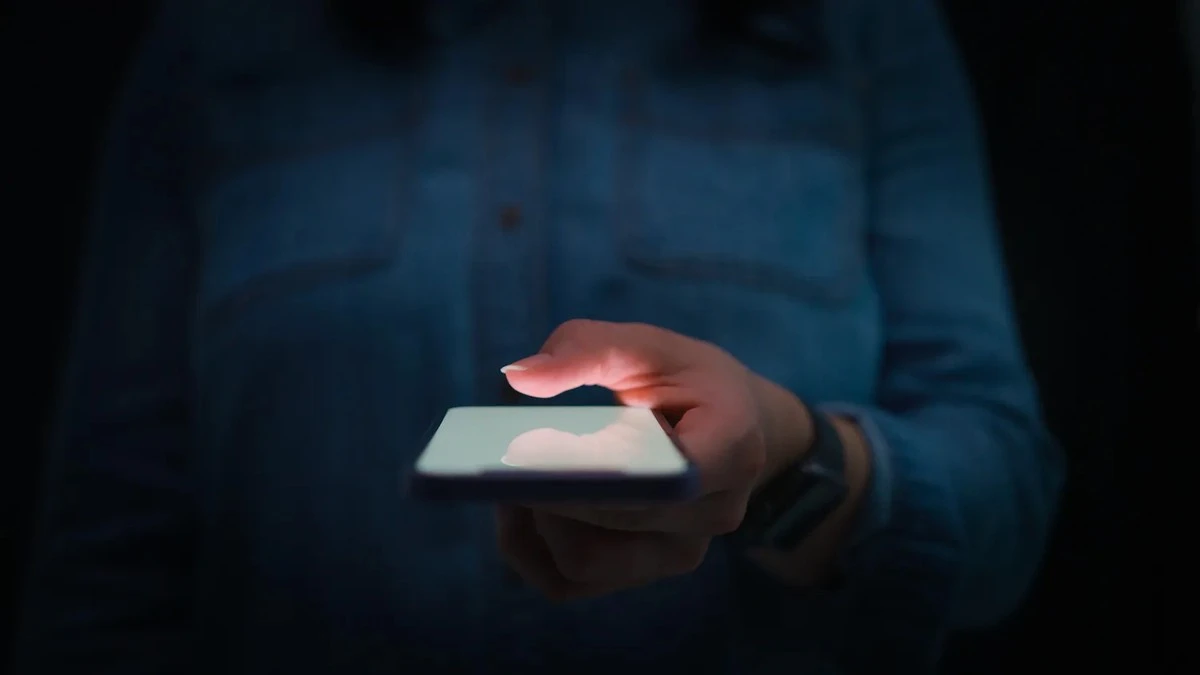 Proč vám bývalý partner napíše přesně ve chvíli, kdy na něj myslíte: Nejde o osud, ale o algoritmus