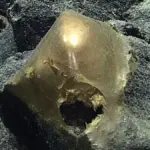 Proč vědci v hloubce tří kilometrů zkoumali záhadnou zlatou kouli