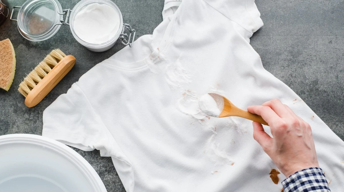 Proč vyprané prádlo stále smrdí: Stačí přidat sklenici octa před praním