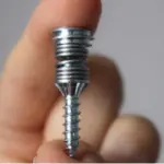 Proč zkušení architekti nyní dávají do stěn speciální švédské vruty namísto běžných šroubů