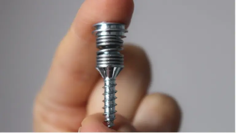 Proč zkušení architekti nyní dávají do stěn speciální švédské vruty namísto běžných šroubů