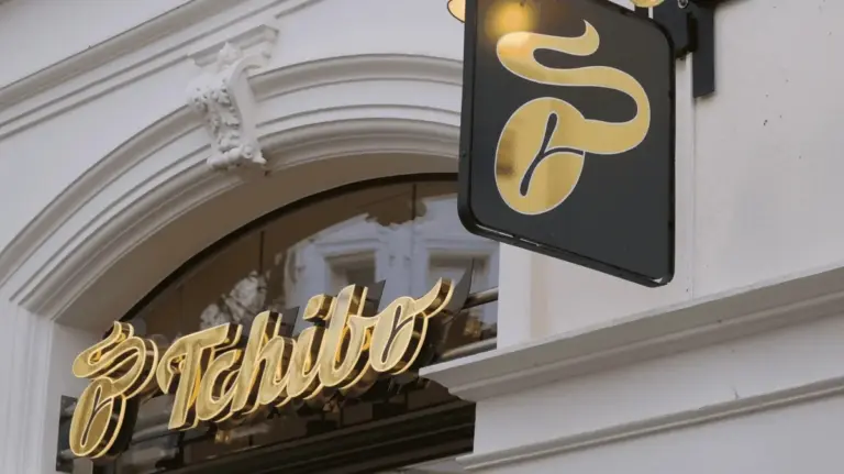 Proč zkušení čeští pivaři letos ke grilu neberou nic jiného než tuhle věc z Tchiba