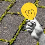 Proč zkušení čeští chalupáři sypou do spár na terase písek a co tam lijí předtím