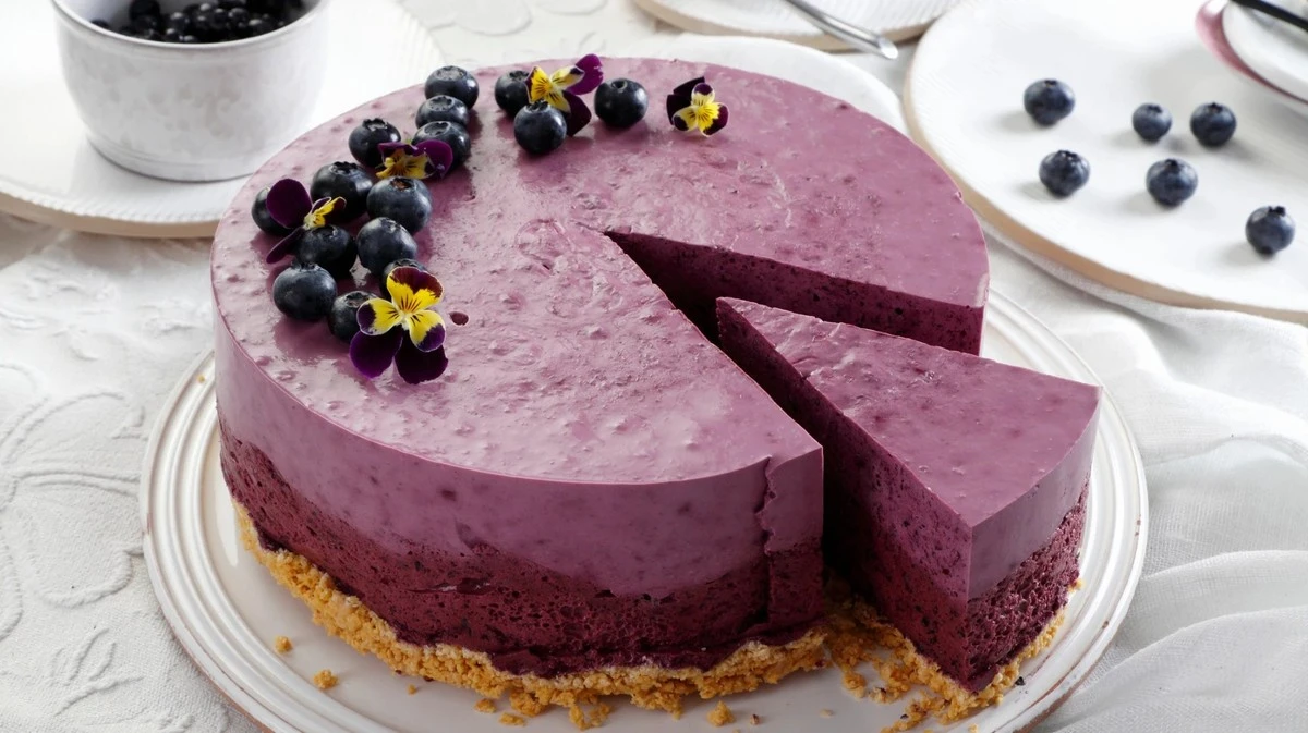 Proč zkušení cukráři dávají borůvky do mouky předtím, než je přidají do těsta